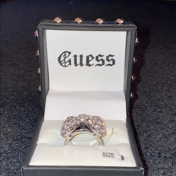 Ring - Picture 2 of 6